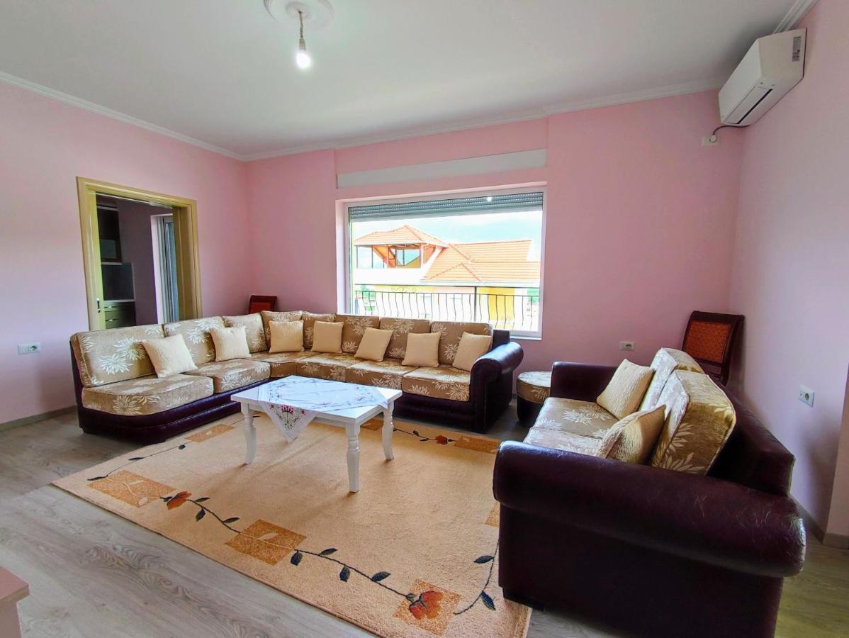 Cheerful 2 Bedroom Villa With Free Parking. Gjirokastër Buitenkant foto