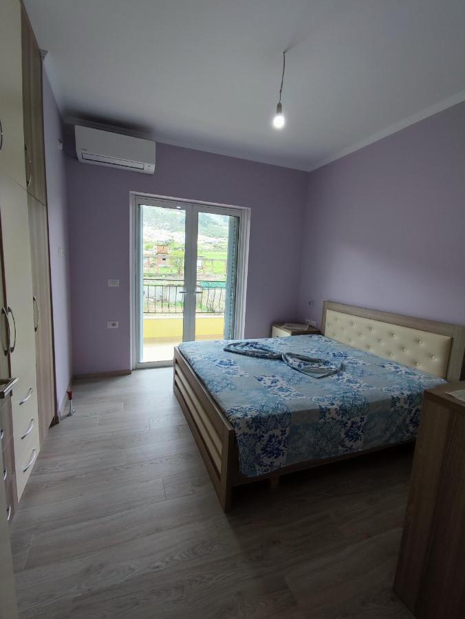 Cheerful 2 Bedroom Villa With Free Parking. Gjirokastër Buitenkant foto