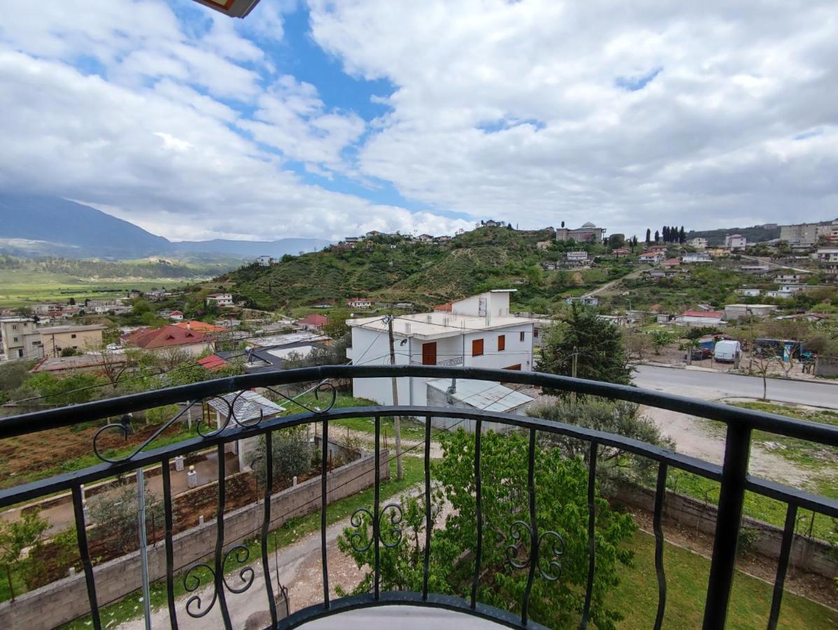 Cheerful 2 Bedroom Villa With Free Parking. Gjirokastër Buitenkant foto
