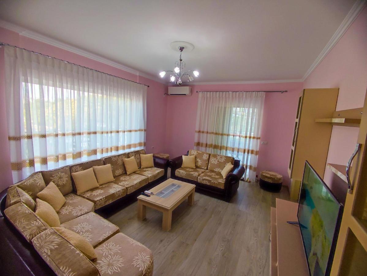 Cheerful 2 Bedroom Villa With Free Parking. Gjirokastër Buitenkant foto