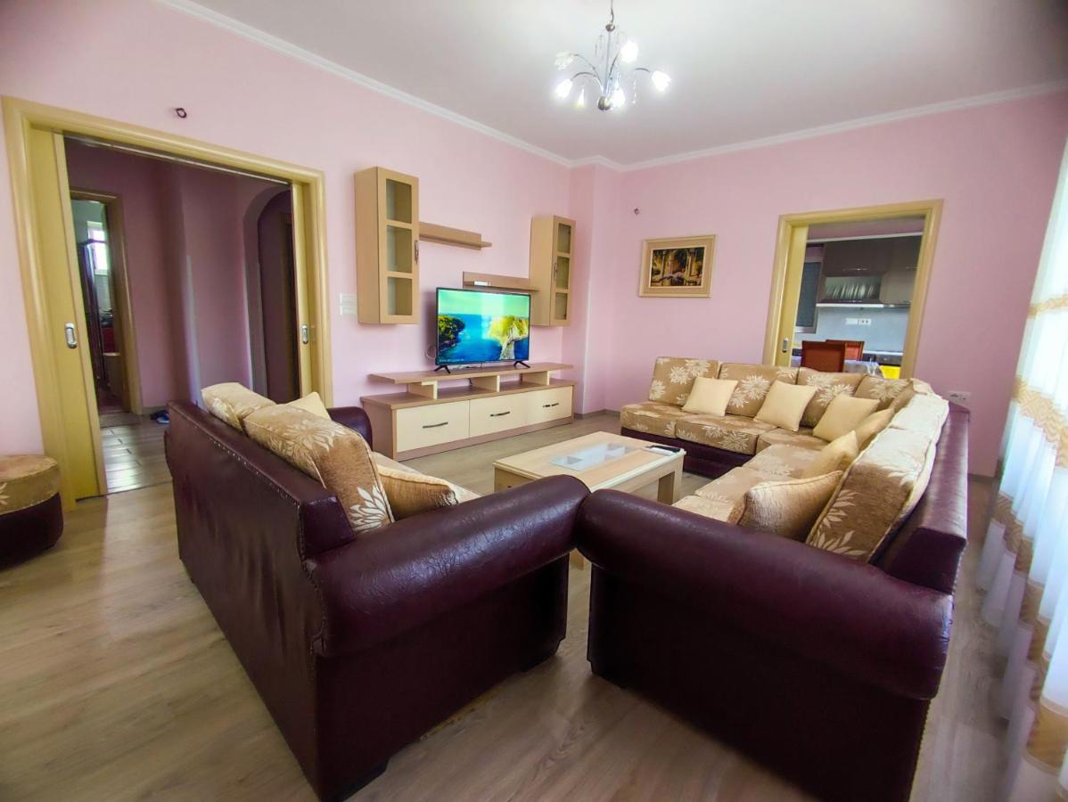 Cheerful 2 Bedroom Villa With Free Parking. Gjirokastër Buitenkant foto