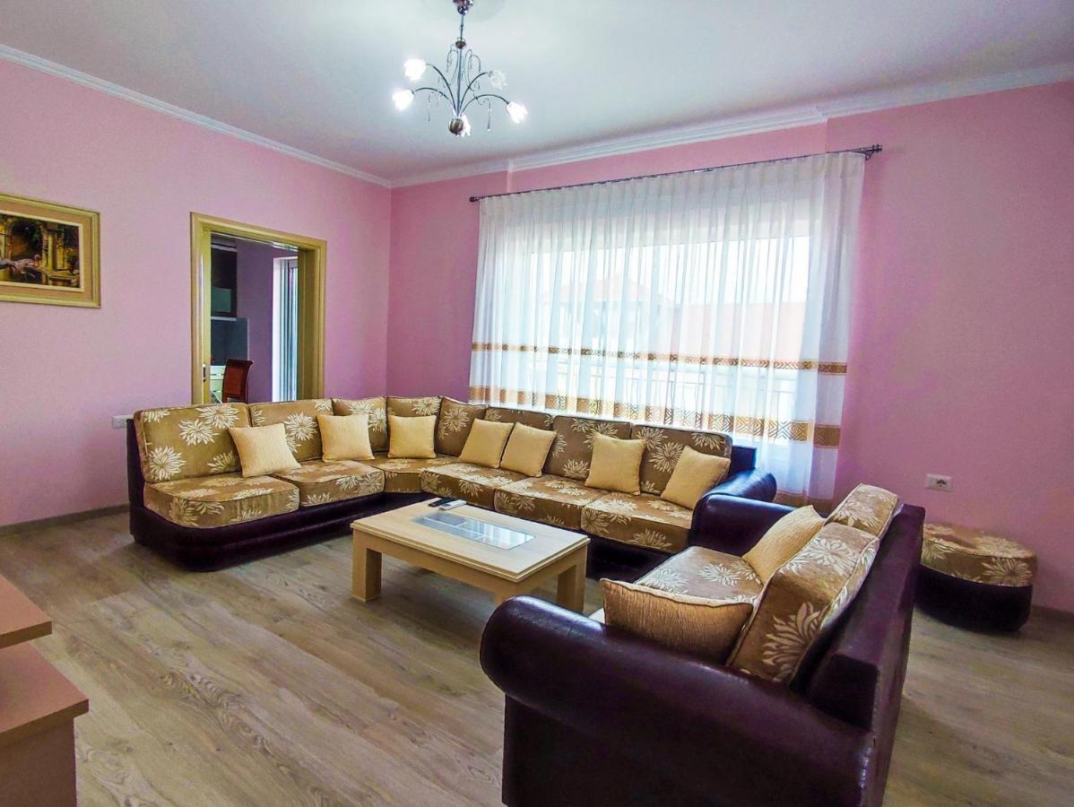 Cheerful 2 Bedroom Villa With Free Parking. Gjirokastër Buitenkant foto